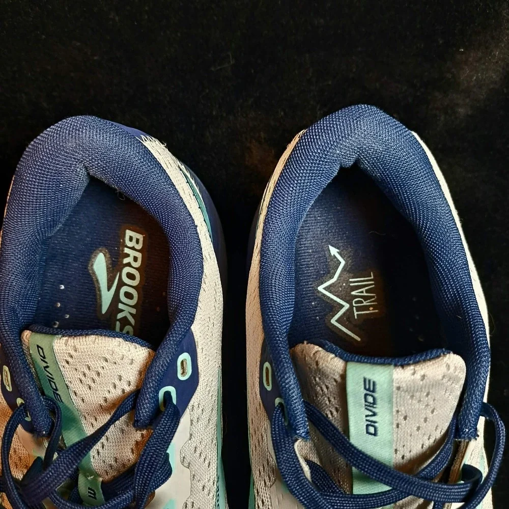 Brooks Divide 3‎ Blue white 1203681B006 Training Sneaker Shoes Women's 9.5 B